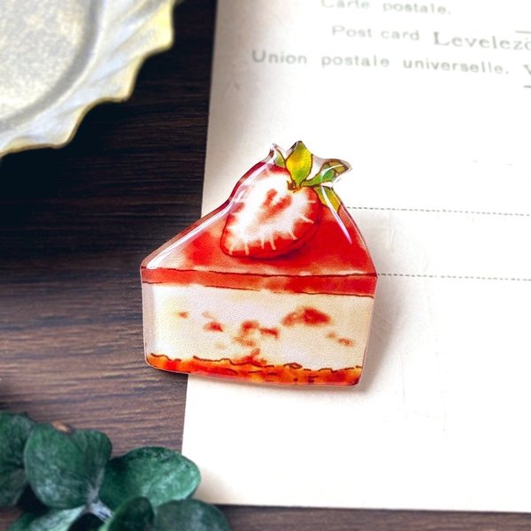 Strawberry cheesecake brooch｜いちごチーズケーキブローチ