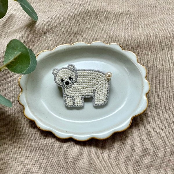 《animaux・ビーズ刺繍》しろくまブローチ《受注生産》NEW