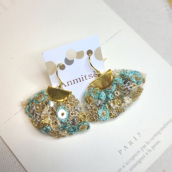 刺繍リボン　ピアス