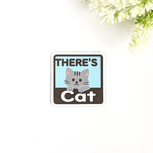 ４.５×４.５cm【＊サバトラ猫＊THERE'S CAT（猫が居ます） マグネットステッカー】車 通院 玄関 ドア ポスト