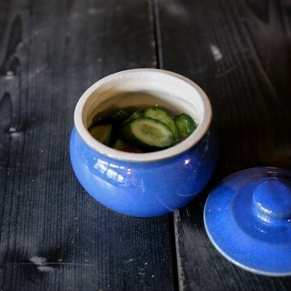 1600年創業 13代目職人 加藤さんのつくる甕（かめ）2合・青（漬物入れ・調味料入れ）梅干し約15個ほど入ります 