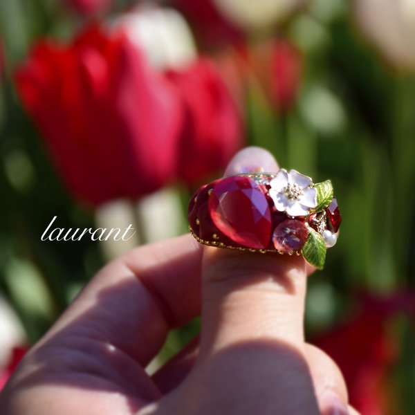 苺のお花指輪
