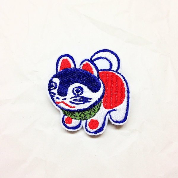 刺繍ブローチ　「犬張子」