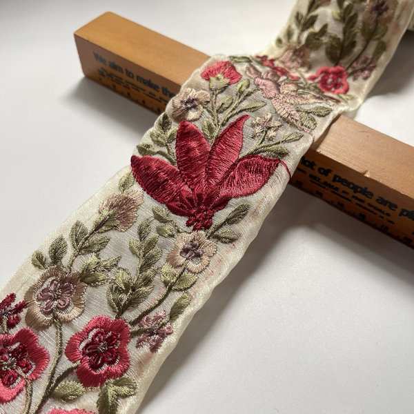 約6.5cm幅/刺繍リボン/オーガンジー/ナチュラル/赤い花/花刺繍
