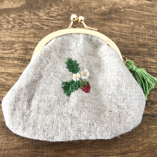 花咲きいちご刺繍のリネンがま口