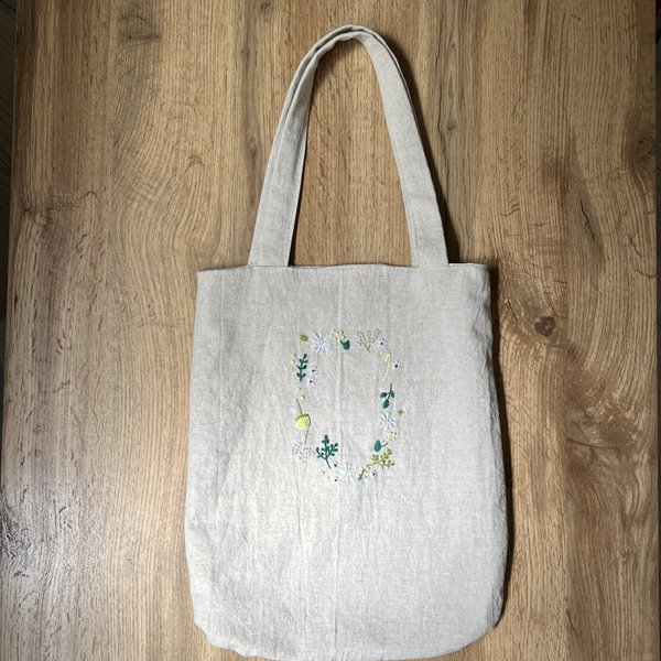 トートバッグ　お花リース　刺繍