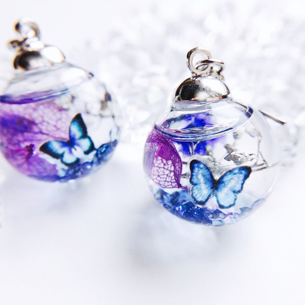 【母の日】mystic purple 紫陽花とモルフォ蝶のガラスドーム   ピアス/イヤリング