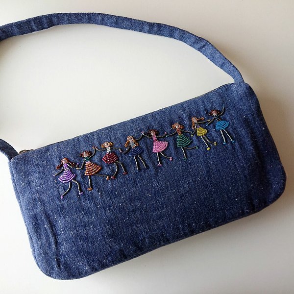 ☆再入荷☆　サラッと持ちたい、カジュアルな愛らしさ。　シルクジーンズのビーズ刺繍バッグ　－ダンスする女の子－