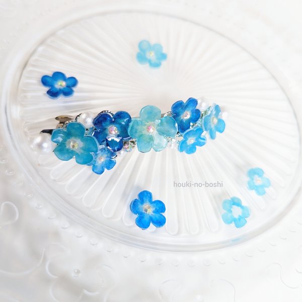 【再販】スカイブルー　ネモフィラ　バレッタ　　　ブルー　ギフト　水色　小花　青い花