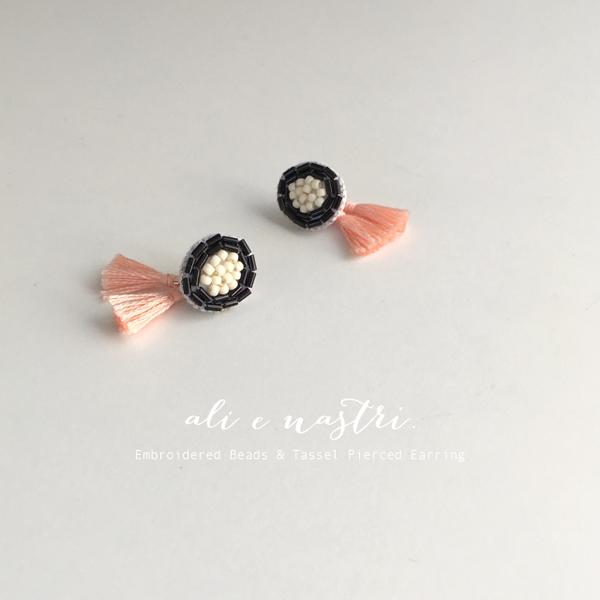 【2WAY】ビーズ刺繍＆フリンジピアス／BLACK x CORAL ~Lustrini~