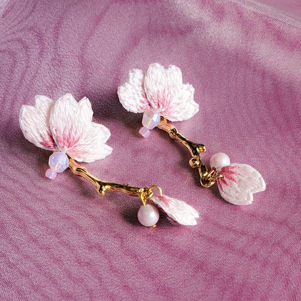 桜の花びらピアス