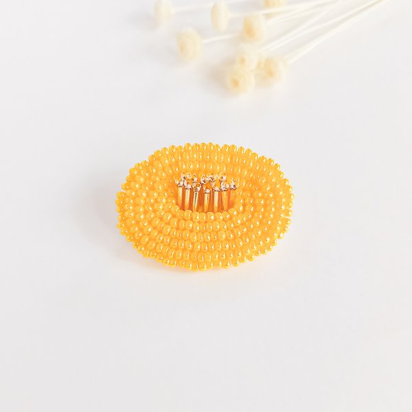 ビーズ刺繍ブローチ 北欧の花(イエロー)    Embroidery brooch  Flower