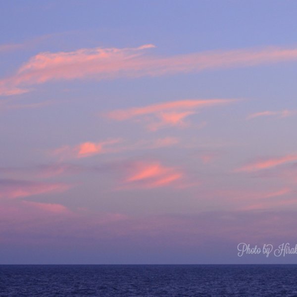 広がる海の朝焼け