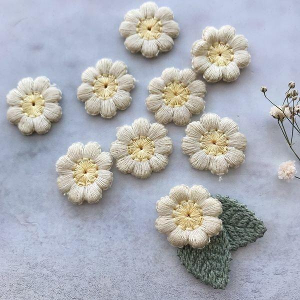 12個  ベージュ　花　カボション   フラワー パーツ　刺繍