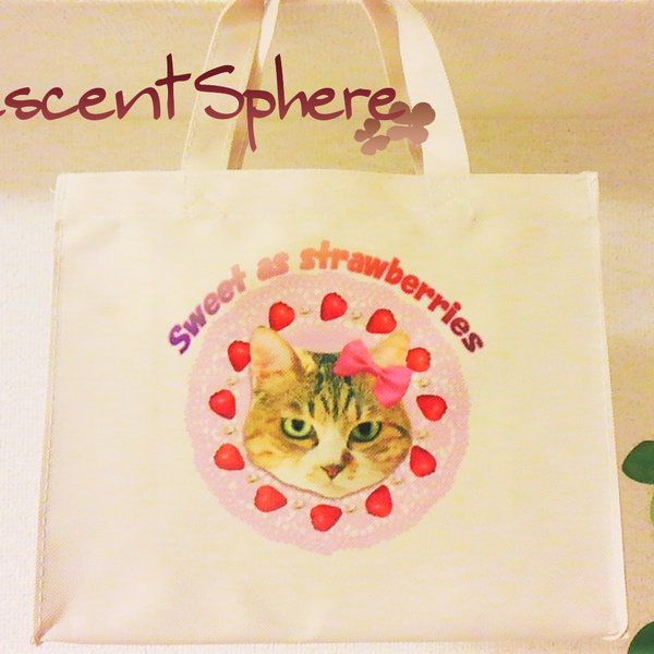 【SALE】にゃんこらーじゅトートバッグ～Sweet as strawberries～