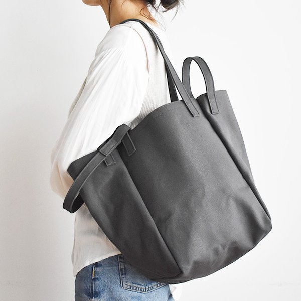 DROP SHOULDER TOTE BAG（チャコール/グレー）