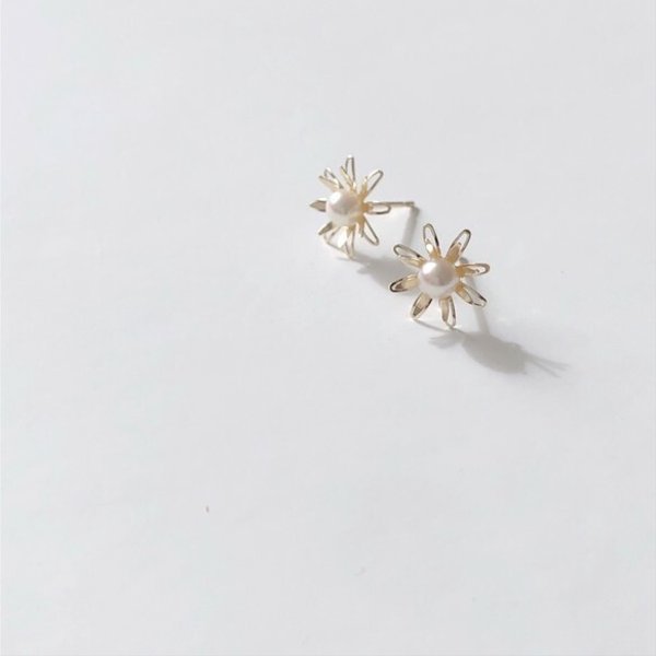 あこや真珠：baby pearl×flower pierce[K10]