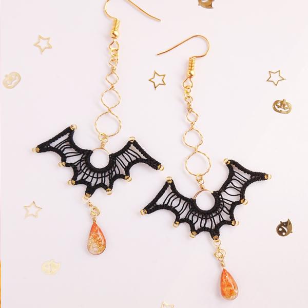 ハロウィン🎃コウモリのタティングレースピアスorイヤリング 