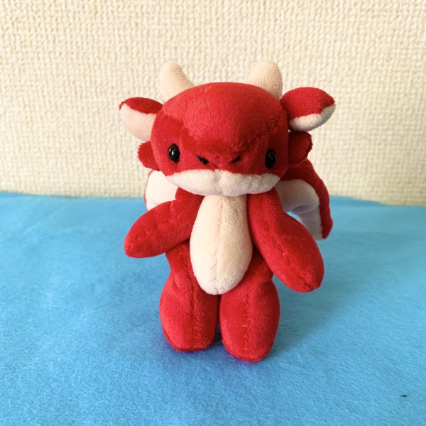 手のりドラゴンのぬいぐるみ（レッド）