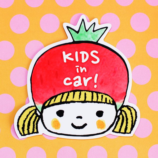  KIDS IN CAR マグネットステッカー(いちごちゃん）