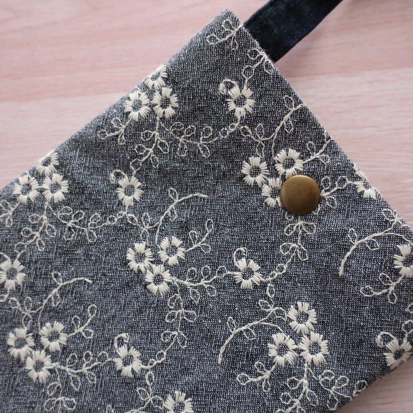 グレー刺繍　花柄　スマポポーチ　スマホポシェット　小物入れ　