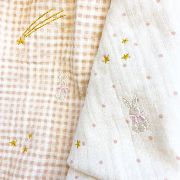 流れ星と白うさぎ　　original embroidery  fabric