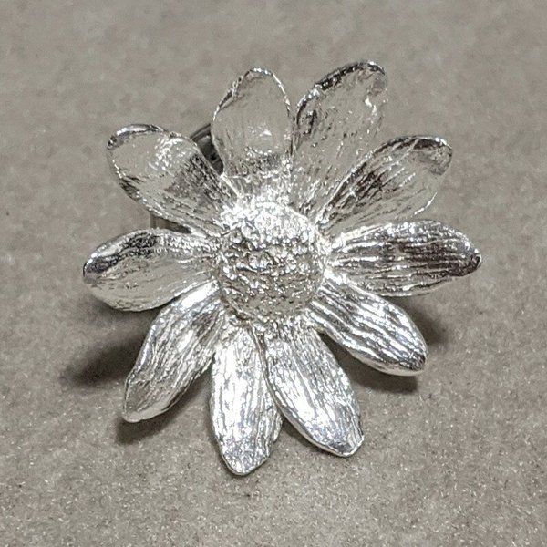 純銀製　お花のピンバッジ/ブローチ マーガレット　silver1000 silver999