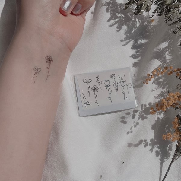 タトゥーシール  花と蝶　1シート　tattoo おまけ付き　韓国