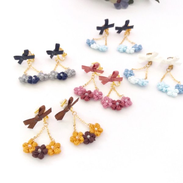 【新色追加】小さなお花の手編みイヤリングorピアス②5カラー  刺繍糸