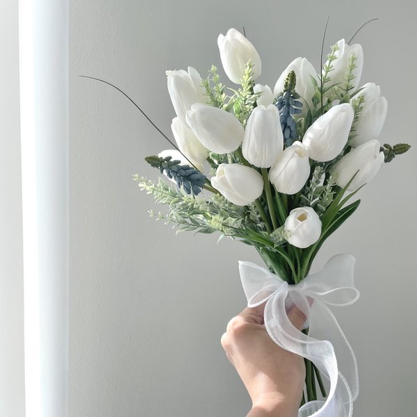 チューリップ♪サムシングブルー ウェディングブーケ  アーティフィシャルフラワー ブートニア付き 韓国ブーケ 造花 造花ブーケ 花束