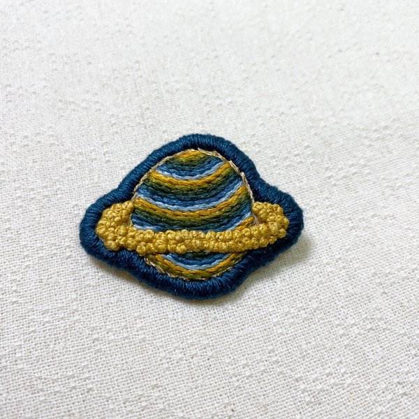 刺繍土星ブローチ