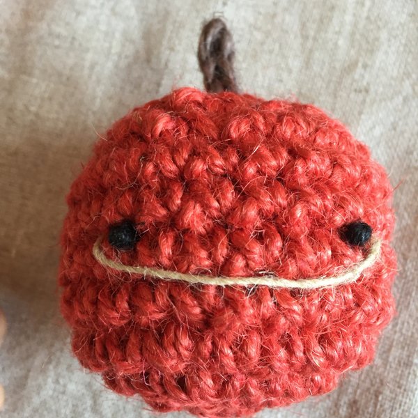 りんごの編みぐるみ 