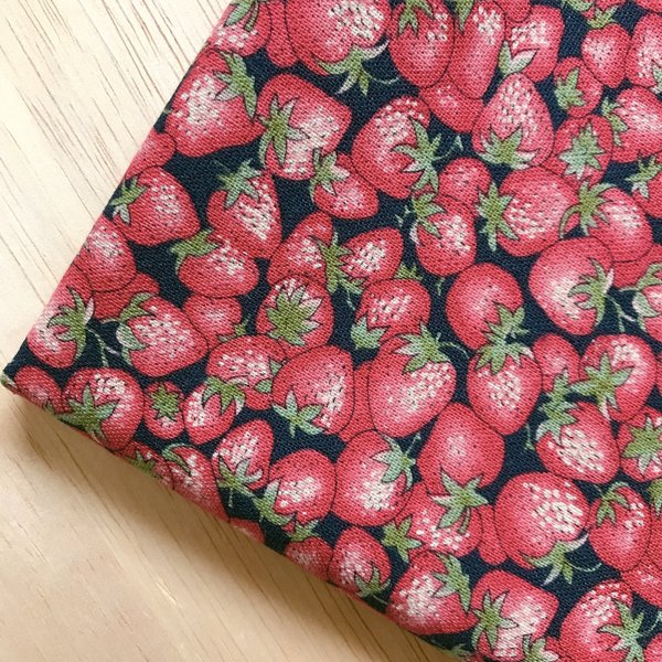 【綿麻キャンバス50×50】strawberry・ネイビー地