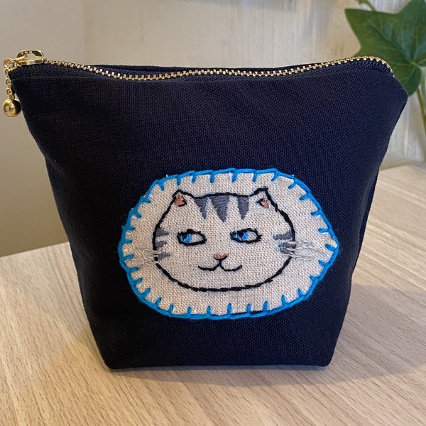 日本猫刺繍ポーチ・Japanese cats by embroidery pouch