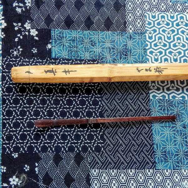 🌱日本の主🗻茶杓🍜❪真幸❫やま爺作煤竹の茶杓、白竹の筒