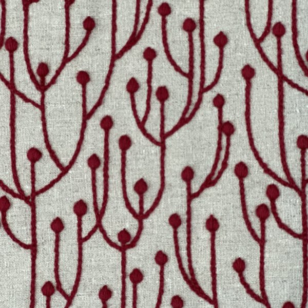 刺繍布＜森のシルエット＞綿麻キャンバス　生成×赤30センチ