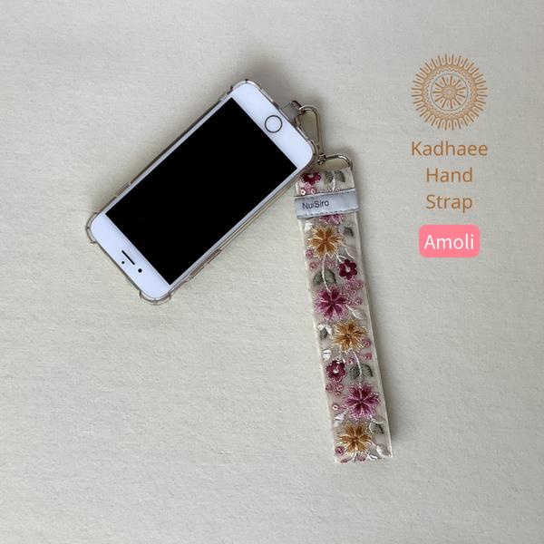 【持ちやすくて可愛いお手元】インド刺繍のスマホストラップ☆Amoliアモーリ／ハンドストラップ・携帯ストラップ