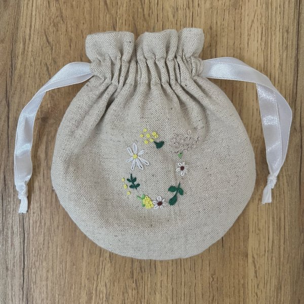 ミニ巾着ポーチ お花のリース 刺繍