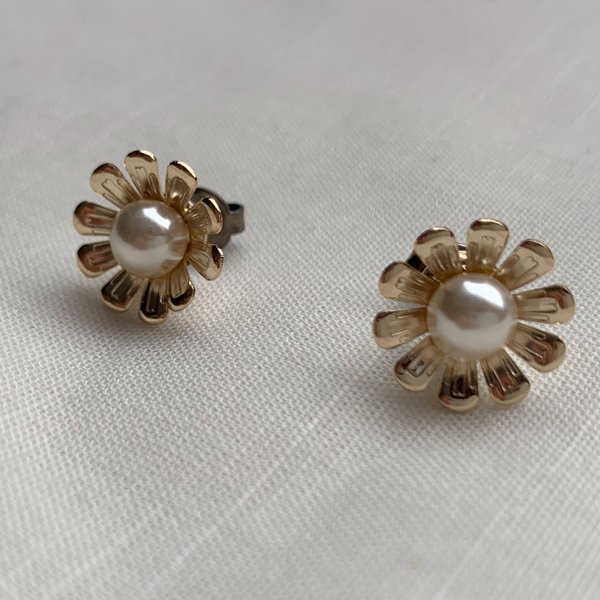 お花ピアス