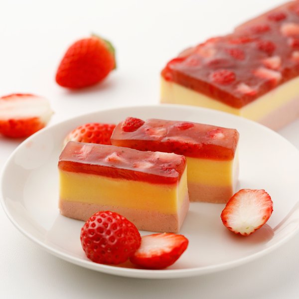 苺と豆乳のレアチーズケーキ（冷凍配送）