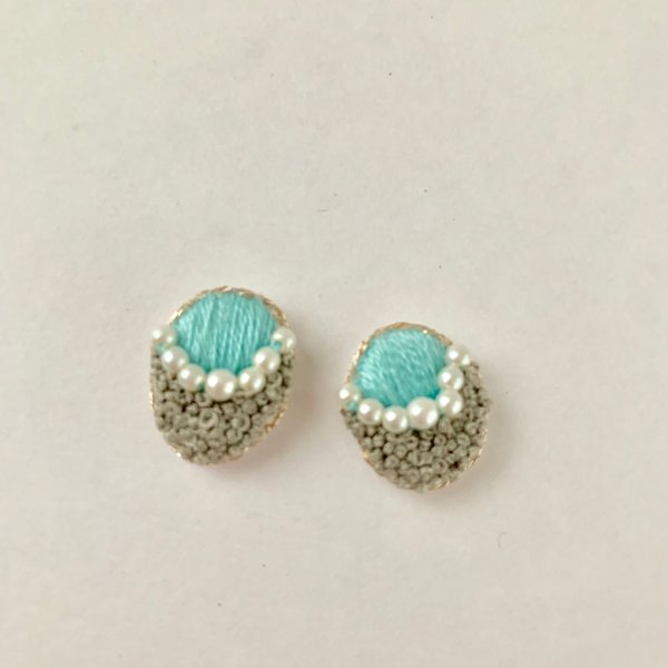 daen  刺繍ピアス