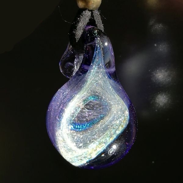 ガラスの星雲トンボ玉ネックレス（紫色）2
