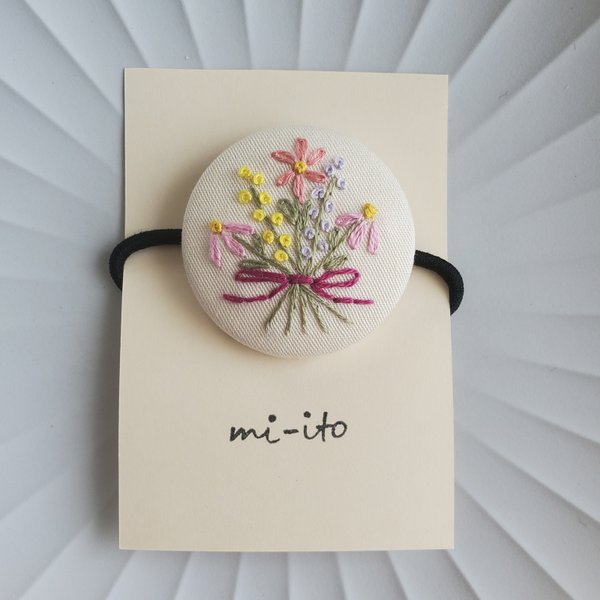 刺繍ヘアゴム or ブローチ🌷　no.1447   くるみボタン　 💛送料無料💛　