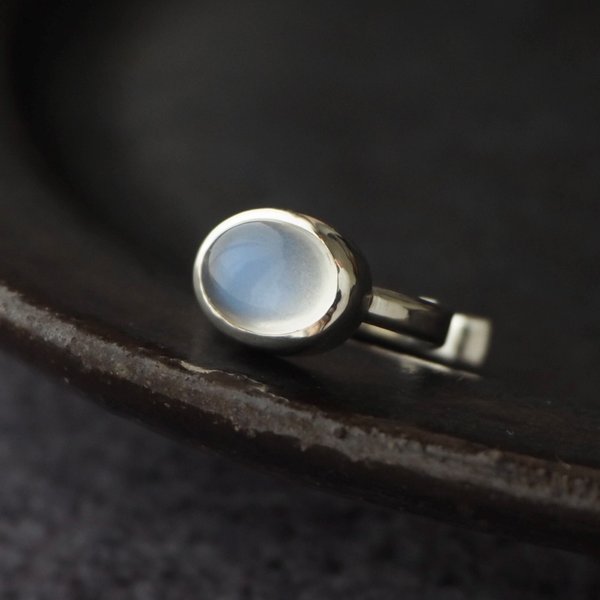 Moon stone ear cuff -ロイヤルブルームーンストーン ムーンストーン イヤーカフ 天然石 誕生石 シルバー おしゃれ 上品-