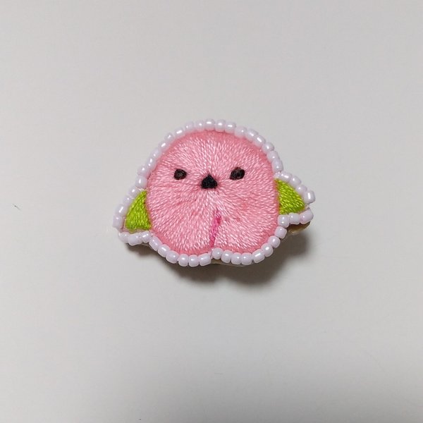 刺繍ブローチ　ピーチシマエナガ