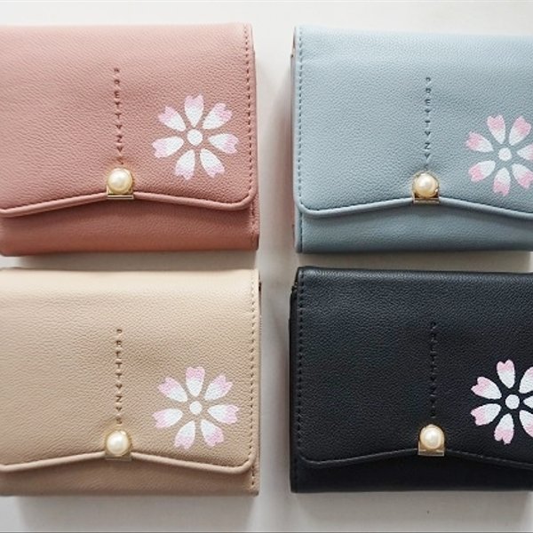 桜柄の二つ折り財布、春色お財布、収納力抜群