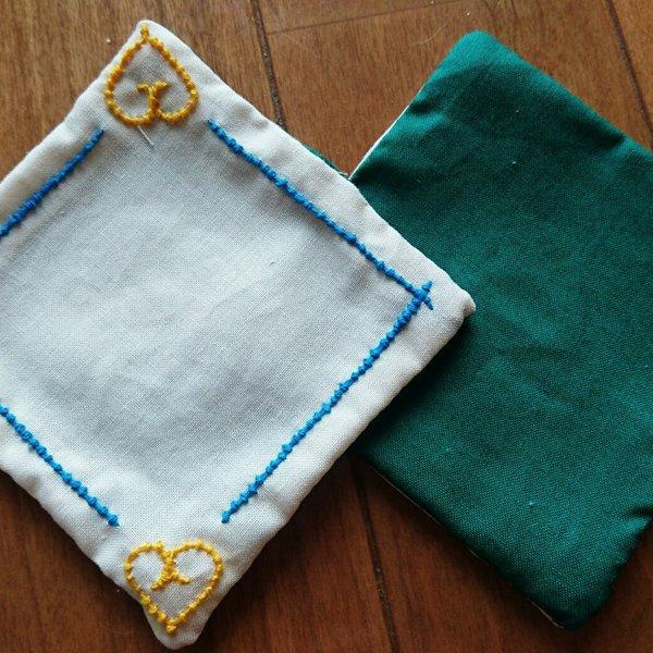 アイヌ刺繍のコースター、2枚セット