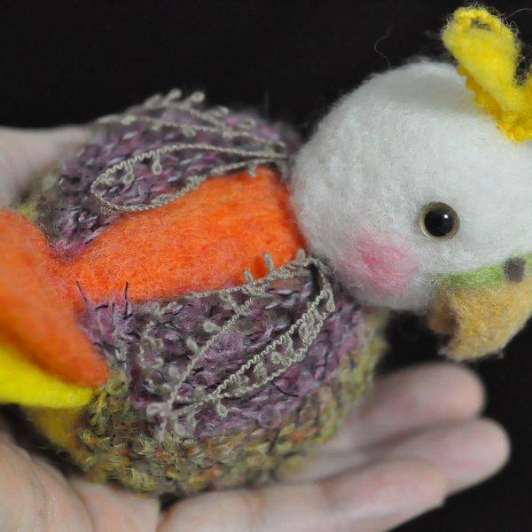 羊毛フェルト・黄緑～桃グラデの鳥さん(黄色のチョンチョロリン)