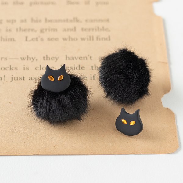 small 　猫とpompomのピアス・イヤリング（黒）