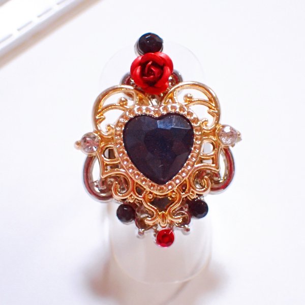 黒の貴婦人リング💍 指輪 薔薇 レジン 黒色 ラインストーン ビジュー